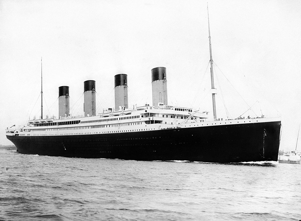 1200px-RMS_Titanic_3.jpg
